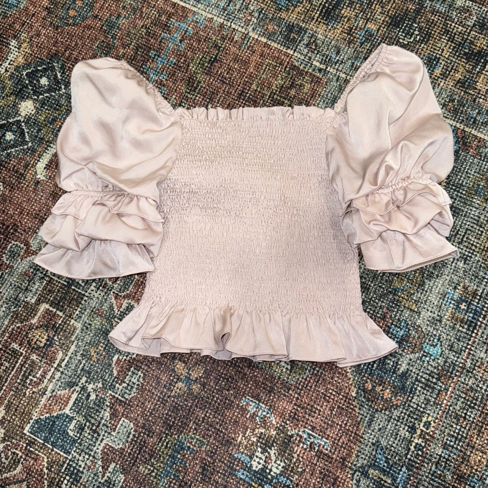 DO+BE  Lilac Top Smocked Puff Sleeve Cropped  Size S